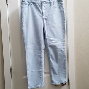 Chico's Girlfriend Crop